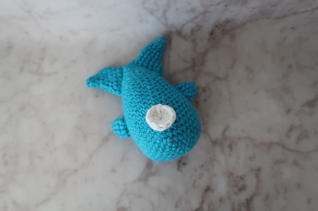 Crochet blue whale, top view (string-things.weebly.com) #stringthingsbymel