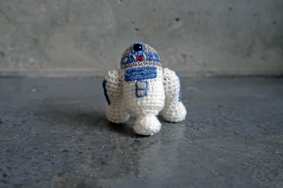 R2-D2 #stringthingsbymel #starwars #crochet Pattern: Lucy Collin