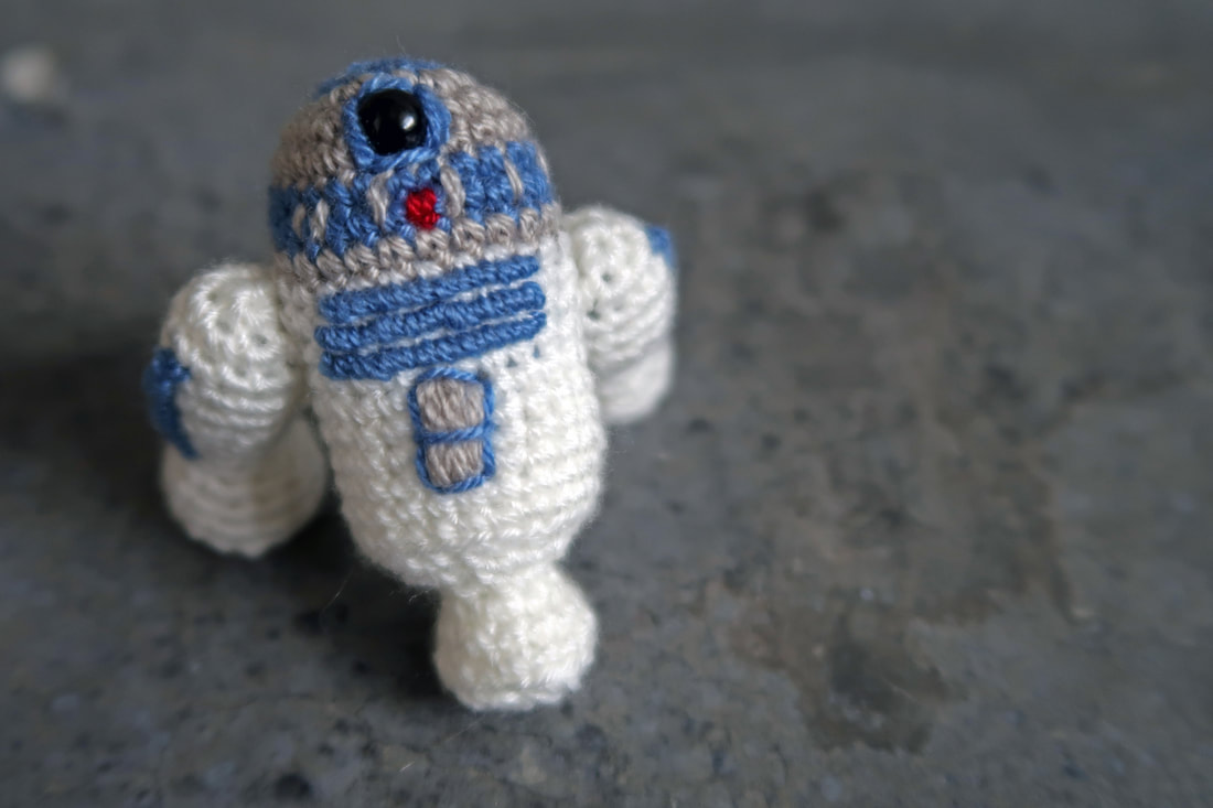 R2-D2 #stringthingsbymel #starwars #crochet Pattern: Lucy Collin